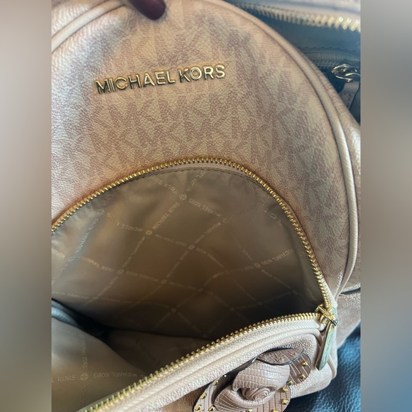 Michael Kors pink floral backpack metallic & gold detailing w/ pockets - Picture 8 of 12